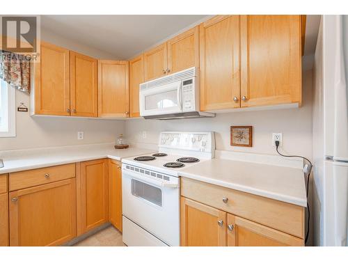 5888 Okanagan Landing Road Unit# 18, Vernon, BC - Indoor Photo Showing Kitchen