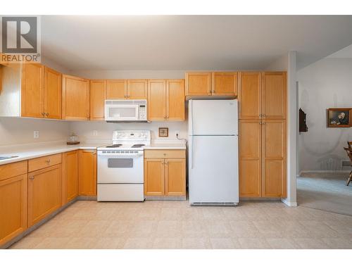 5888 Okanagan Landing Road Unit# 18, Vernon, BC - Indoor Photo Showing Kitchen