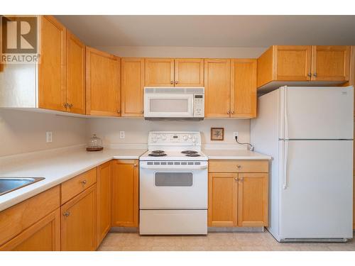 5888 Okanagan Landing Road Unit# 18, Vernon, BC - Indoor Photo Showing Kitchen