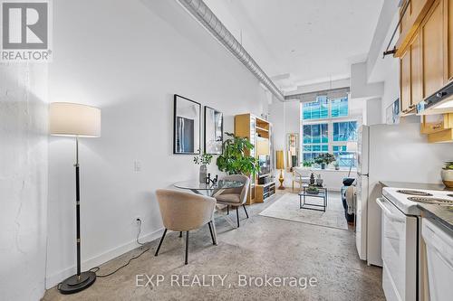 640 - 155 Dalhousie Street, Toronto, ON - Indoor Photo Showing Kitchen