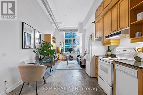 640 - 155 Dalhousie Street, Toronto, ON - Indoor Photo Showing Kitchen