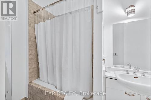 640 - 155 Dalhousie Street, Toronto, ON - Indoor Photo Showing Bathroom