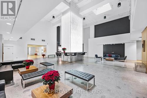 640 - 155 Dalhousie Street, Toronto, ON - Indoor Photo Showing Living Room