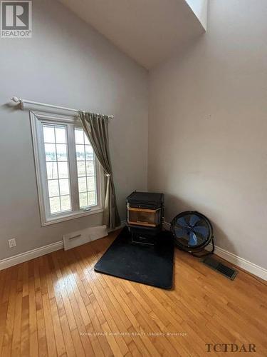 1632 2 & 3 Concession, Cochrane, ON - Indoor Photo Showing Other Room