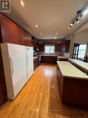 1632 2 & 3 Concession, Cochrane, ON - Indoor Photo Showing Kitchen