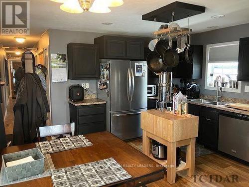 177 Remi Crescent, Timmins (Trailer Parks), ON - Indoor Photo Showing Kitchen With Double Sink