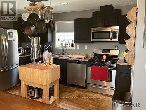 177 Remi Crescent, Timmins (Trailer Parks), ON - Indoor Photo Showing Kitchen With Double Sink