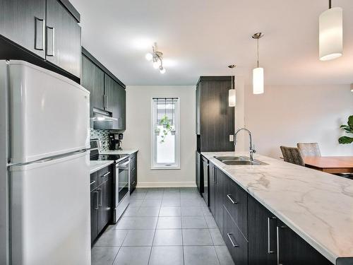 Kitchen - 96 Rue Irma-Levasseur, Gatineau (Buckingham), QC - Indoor Photo Showing Kitchen With Double Sink With Upgraded Kitchen