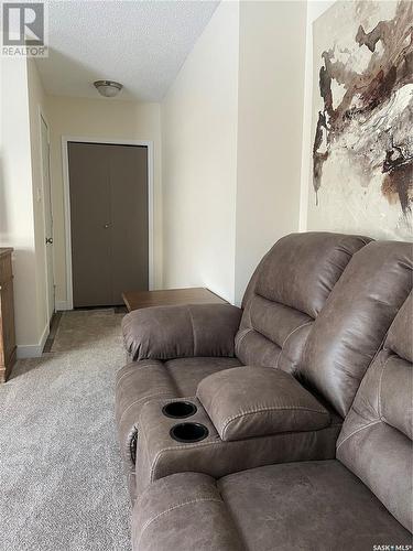 1239 Hochelaga Street W, Moose Jaw, SK - Indoor Photo Showing Living Room