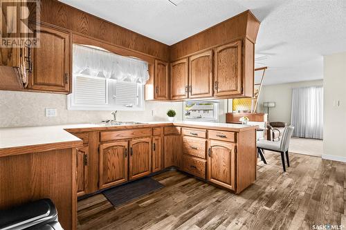 1239 Hochelaga Street W, Moose Jaw, SK - Indoor Photo Showing Kitchen With Double Sink