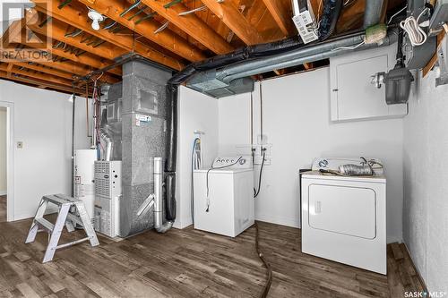 1239 Hochelaga Street W, Moose Jaw, SK - Indoor Photo Showing Laundry Room