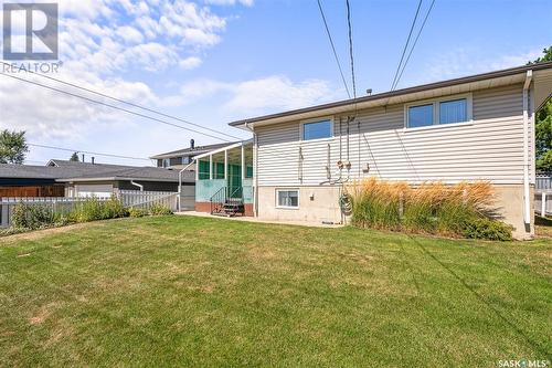 1239 Hochelaga Street W, Moose Jaw, SK - Outdoor