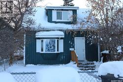 441 R AVENUE S  Saskatoon, SK S7M 2Z4