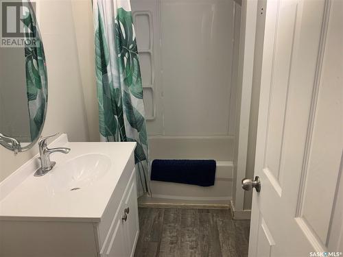 441 R Avenue S, Saskatoon, SK - Indoor Photo Showing Bathroom