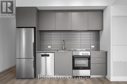 3414 - 101 Roehampton Avenue, Toronto, ON - Indoor Photo Showing Kitchen With Upgraded Kitchen