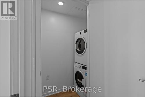 3414 - 101 Roehampton Avenue, Toronto, ON - Indoor Photo Showing Laundry Room