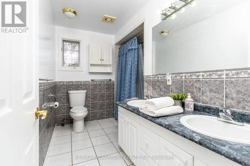 2005 Kilbride Street, Burlington, ON - Indoor Photo Showing Bathroom