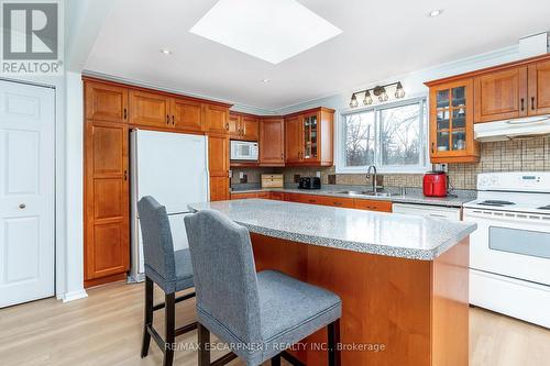 2005 Kilbride Street, Burlington, ON - Indoor Photo Showing Kitchen