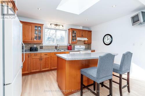 2005 Kilbride Street, Burlington, ON - Indoor Photo Showing Kitchen