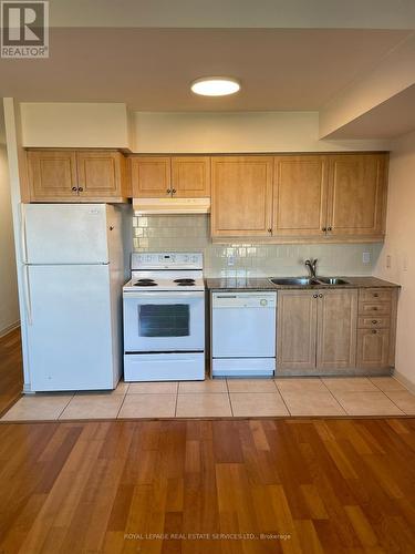 616 - 455 Rosewell Avenue, Toronto, ON - Indoor Photo Showing Kitchen With Double Sink