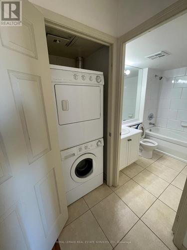 616 - 455 Rosewell Avenue, Toronto, ON - Indoor Photo Showing Laundry Room