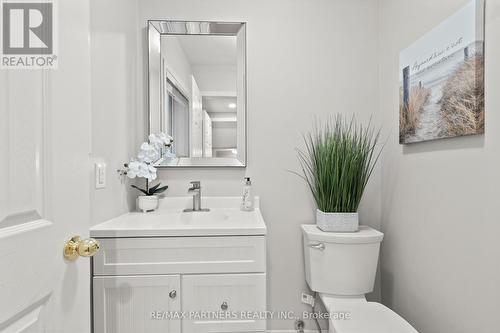 46 Dylan Street, Vaughan, ON - Indoor Photo Showing Bathroom