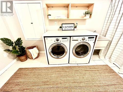 46 Dylan Street, Vaughan, ON - Indoor Photo Showing Laundry Room