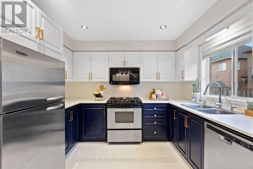 46 Dylan Street, Vaughan, ON - Indoor Photo Showing Kitchen With Double Sink With Upgraded Kitchen