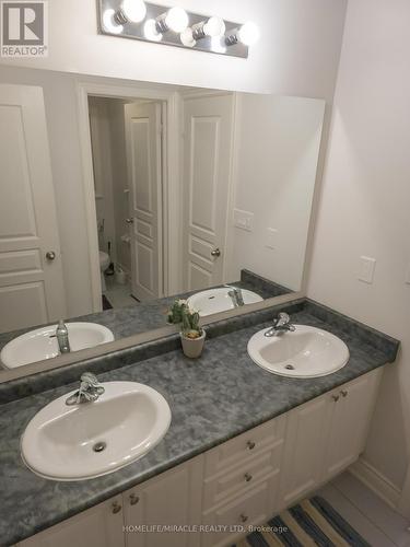 482 Wheat Boom Drive, Oakville, ON - Indoor Photo Showing Bathroom