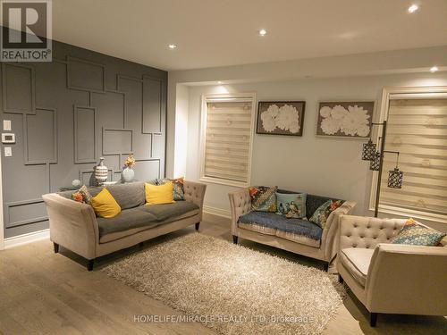 482 Wheat Boom Drive, Oakville, ON - Indoor Photo Showing Living Room