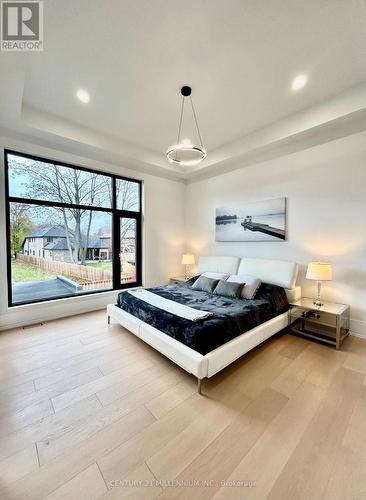 318 Tuck Drive, Burlington, ON - Indoor Photo Showing Bedroom