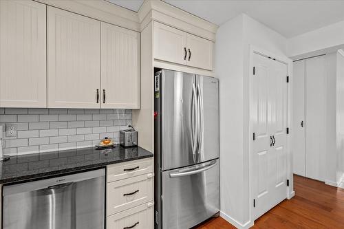 1397 Braemar Street, Kelowna, BC - Indoor Photo Showing Kitchen