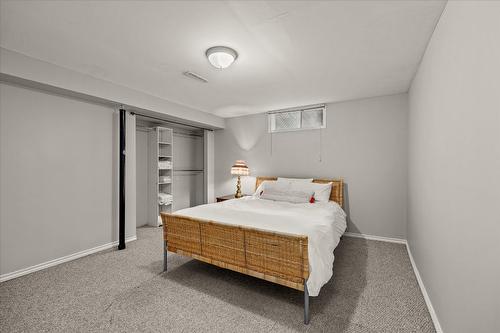 1397 Braemar Street, Kelowna, BC - Indoor Photo Showing Bedroom