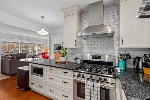 1397 Braemar Street, Kelowna, BC - Indoor Photo Showing Kitchen With Stainless Steel Kitchen With Upgraded Kitchen