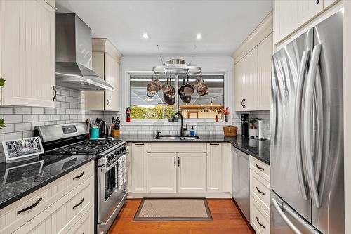 1397 Braemar Street, Kelowna, BC - Indoor Photo Showing Kitchen With Stainless Steel Kitchen With Double Sink With Upgraded Kitchen