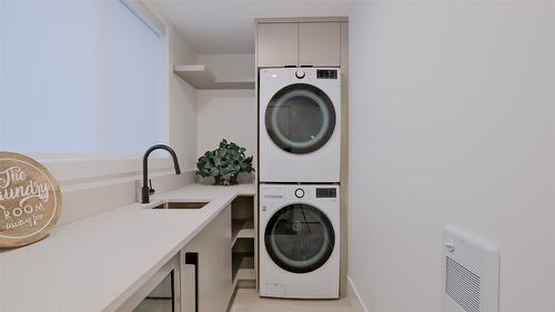 3040 Landry Crescent, Summerland, BC - Indoor Photo Showing Laundry Room