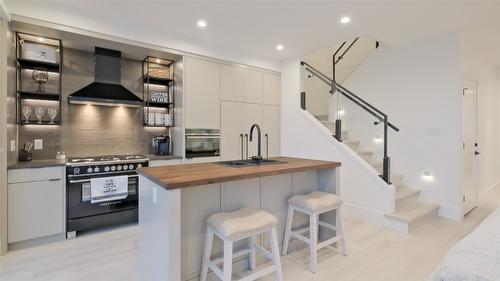 3040 Landry Crescent, Summerland, BC - Indoor Photo Showing Kitchen