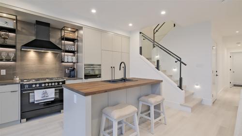 3040 Landry Crescent, Summerland, BC - Indoor Photo Showing Kitchen With Double Sink With Upgraded Kitchen