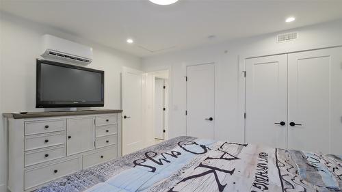 3040 Landry Crescent, Summerland, BC - Indoor Photo Showing Bedroom