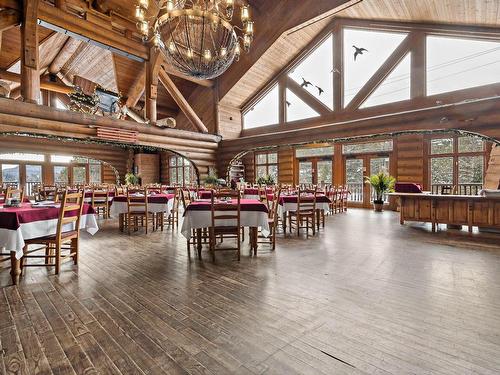 Restaurant - 338-2396 Rue Labelle, Mont-Tremblant, QC - Indoor Photo Showing Dining Room