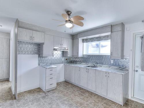 Intergenerational - 10 37E Avenue, Bois-Des-Filion, QC - Indoor Photo Showing Kitchen