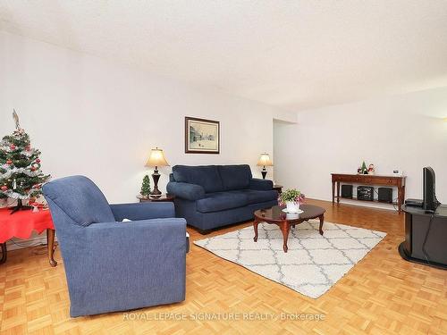 114-20 Sunrise Ave, Toronto, ON - Indoor Photo Showing Living Room