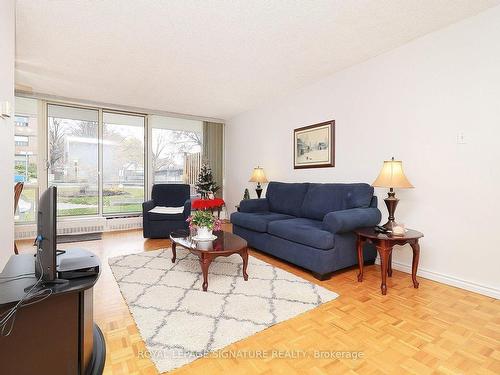 114-20 Sunrise Ave, Toronto, ON - Indoor Photo Showing Living Room