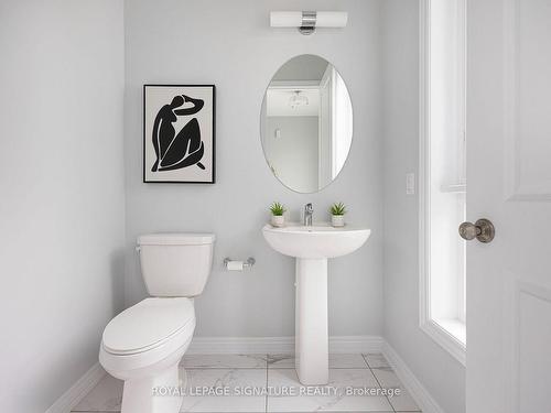 92 Woodhaven Ave, Aurora, ON - Indoor Photo Showing Bathroom