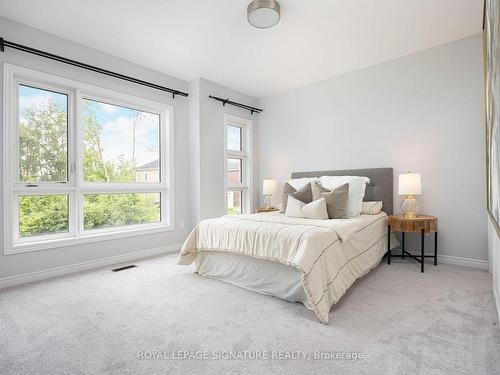 92 Woodhaven Ave, Aurora, ON - Indoor Photo Showing Bedroom