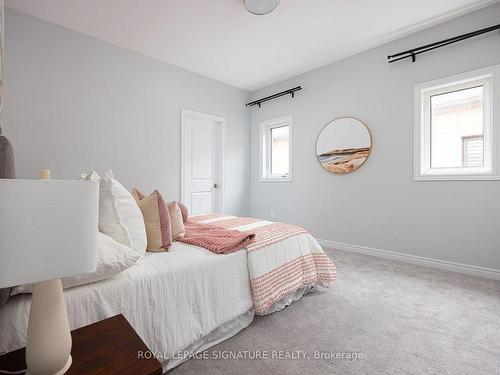 92 Woodhaven Ave, Aurora, ON - Indoor Photo Showing Bedroom