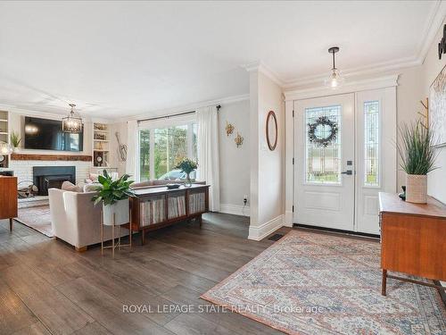 2 North Crt N, Grimsby, ON - Indoor Photo Showing Living Room With Fireplace