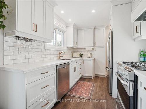 2 North Crt N, Grimsby, ON - Indoor Photo Showing Kitchen With Upgraded Kitchen