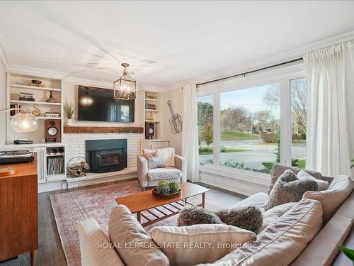 2 North Crt N, Grimsby, ON - Indoor Photo Showing Living Room With Fireplace