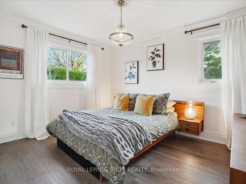 2 North Crt N, Grimsby, ON - Indoor Photo Showing Bedroom